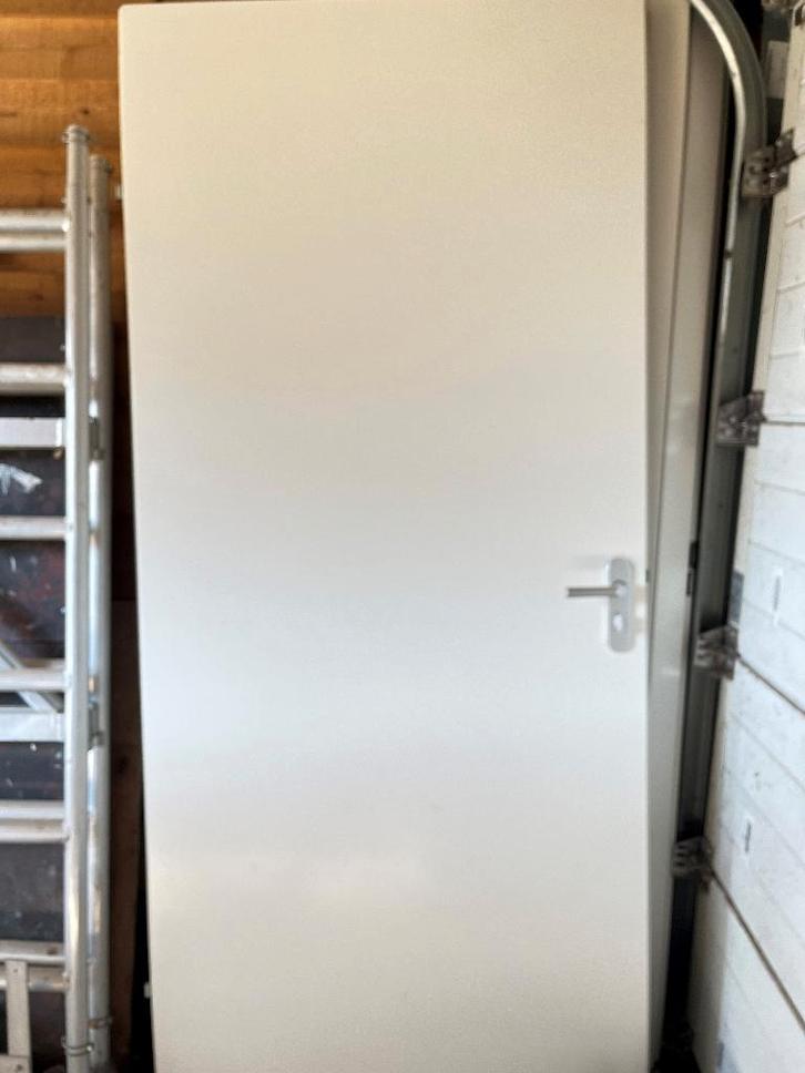 opdekdeur/binnendeur met metalen kozijn en hang sluitwerk, Doe-het-zelf en Verbouw, Deuren en Horren, Gebruikt, Binnendeur, 200 tot 215 cm