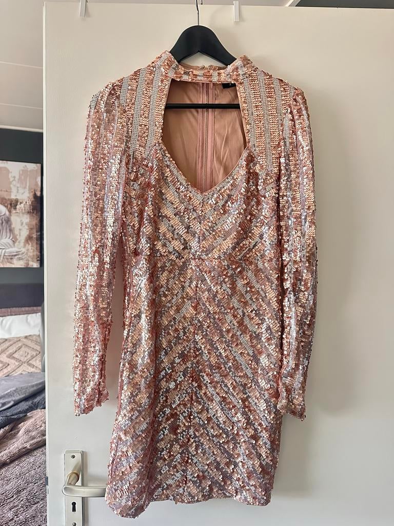 Champagne nude pailletten jurk met open hals en lange mouwen, Ophalen of Verzenden, Zo goed als nieuw, Roze, Maat 36 (S)