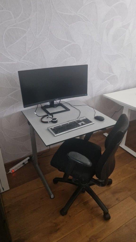 Bureau & Bureaustoel (Ahrend & BMA Axia), Huis en Inrichting, Ophalen, Gebruikt, Spaanplaat of MDF, In hoogte verstelbaar
