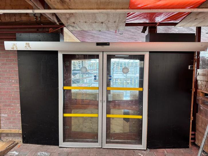 Elektrische schuifdeur KONE - Gebruikt, Doe-het-zelf en Verbouw, Deuren en Horren, Gebruikt, Buitendeur, 215 cm of meer, 120 cm of meer