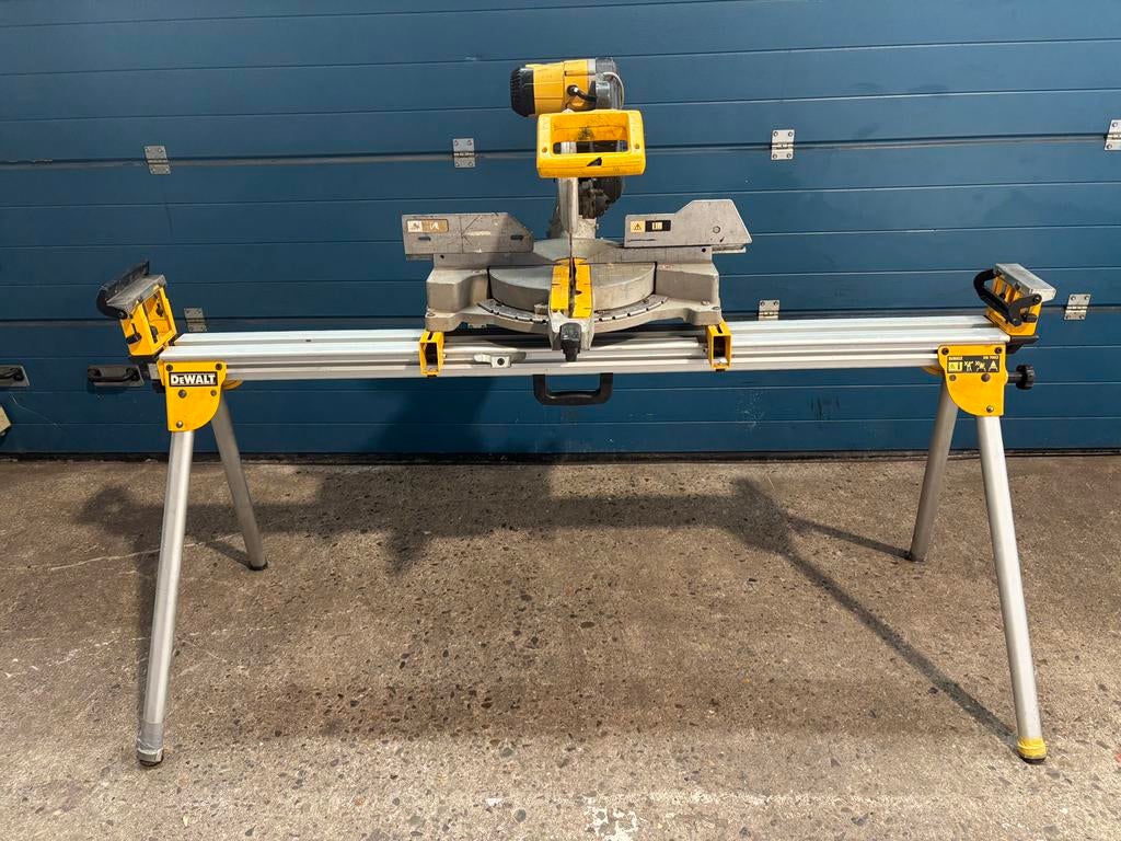 DeWALT DW708-QS Afkort en verstek zaagmachine met onderstel, Doe-het-zelf en Verbouw, Gereedschap | Zaagmachines, Ophalen, Gebruikt