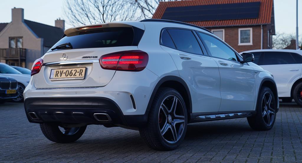 Mercedes-Benz GLA-klasse 200 Premium Plus AMG Pakket | Panor, Auto's, Mercedes-Benz, Gebruikt, 715 kg, Wit, 1595 cc