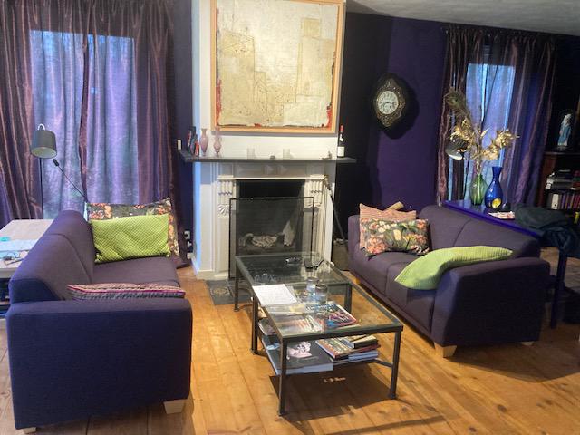 2 klassieke banken paars 2 en 1,5 zitter, Huis en Inrichting, Banken | Bankstellen, Ophalen, Gebruikt, Rechte bank