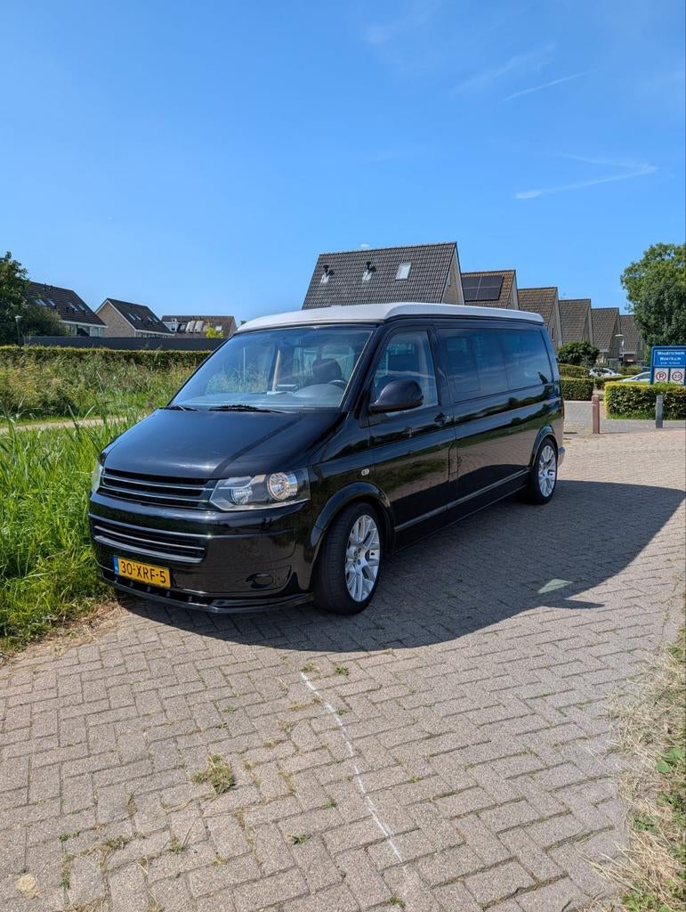 VW Caravelle 2.0 TDI 103KW AUT 2011 Camper bieden va €15000, Auto's, 241 €/maand, 4 stoelen, 2500 kg, Zwart
