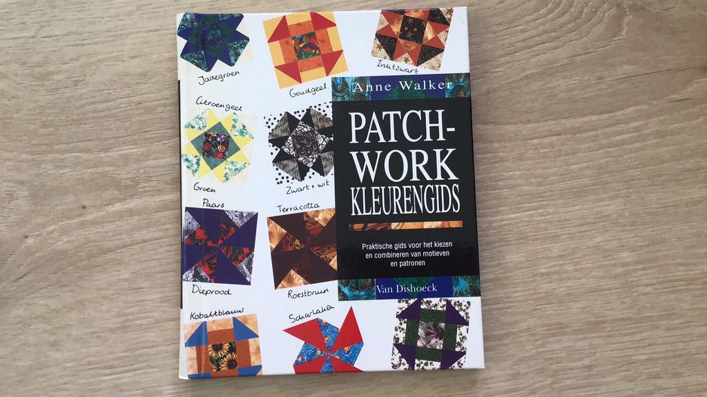 Anne Walker - Patchwork kleurengids, Boeken, Anne Walker, Ophalen of Verzenden, Zo goed als nieuw, Tekenen en Schilderen