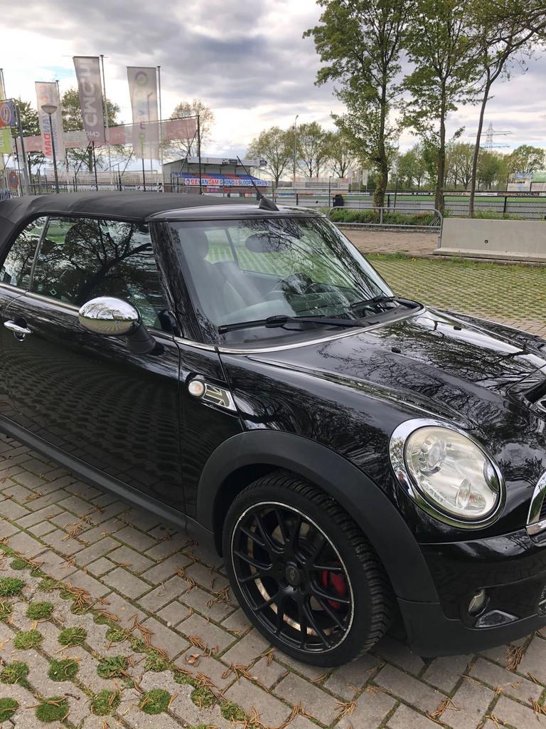 Mini 1.6 Cooper S Cabrio AUT 2009 Zwart, Auto's, Mini, Beige, 4 cilinders, Cabriolet, 4 stoelen
