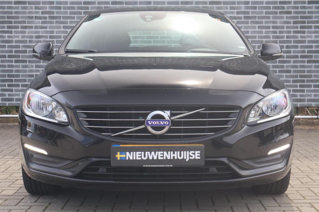 Volvo V60 2.0 T4 Kinetic | Navigatie | Bluetooth | Lederen B, 12 maanden, Gebruikt, Zwart, Leder