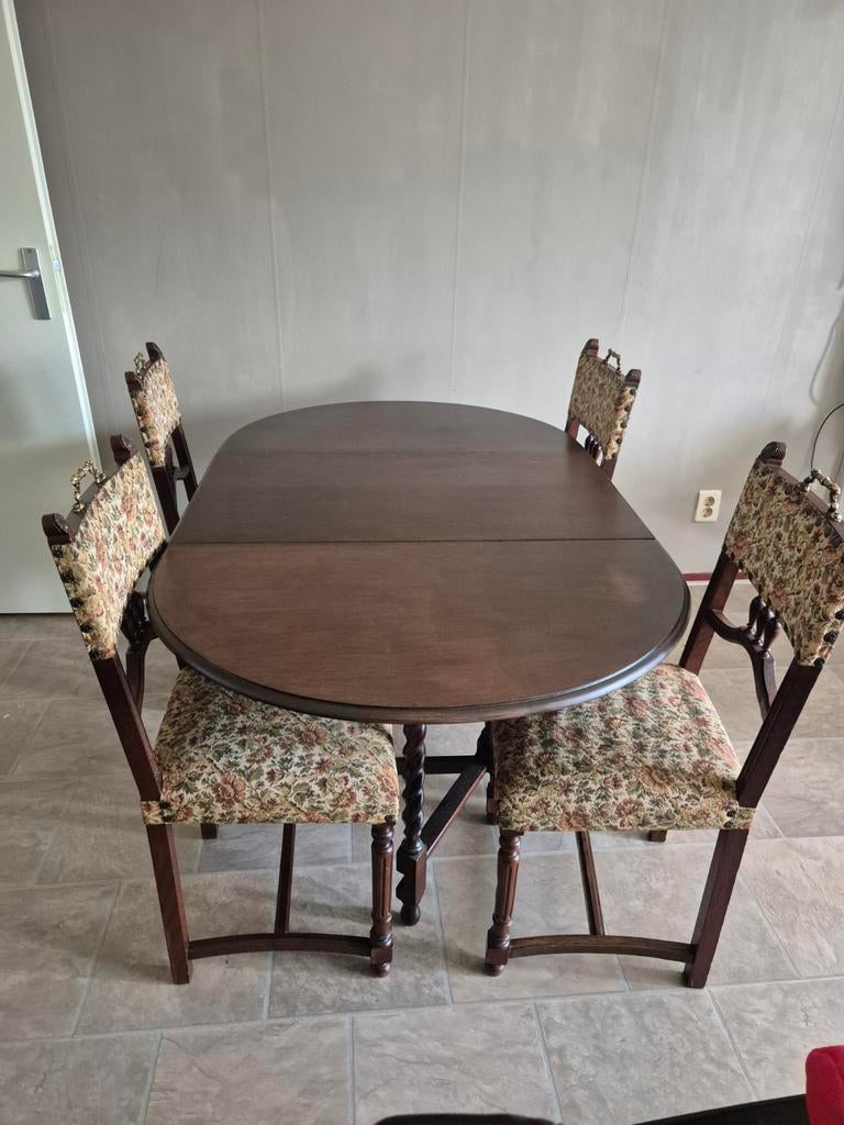 Houten eettafel met vier stoelen, Huis en Inrichting, Tafels | Eettafels, Ophalen, Gebruikt, Ovaal, 100 tot 150 cm