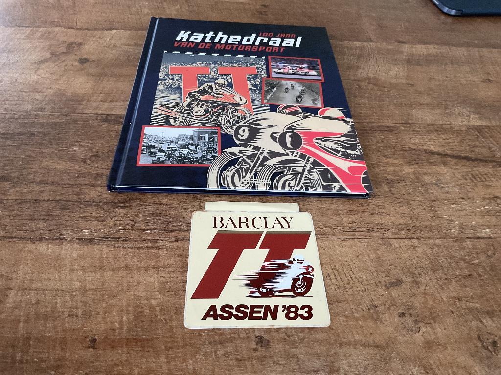 TT assen sticker 83 kathedraal boek, Ophalen of Verzenden, Zo goed als nieuw, Sport