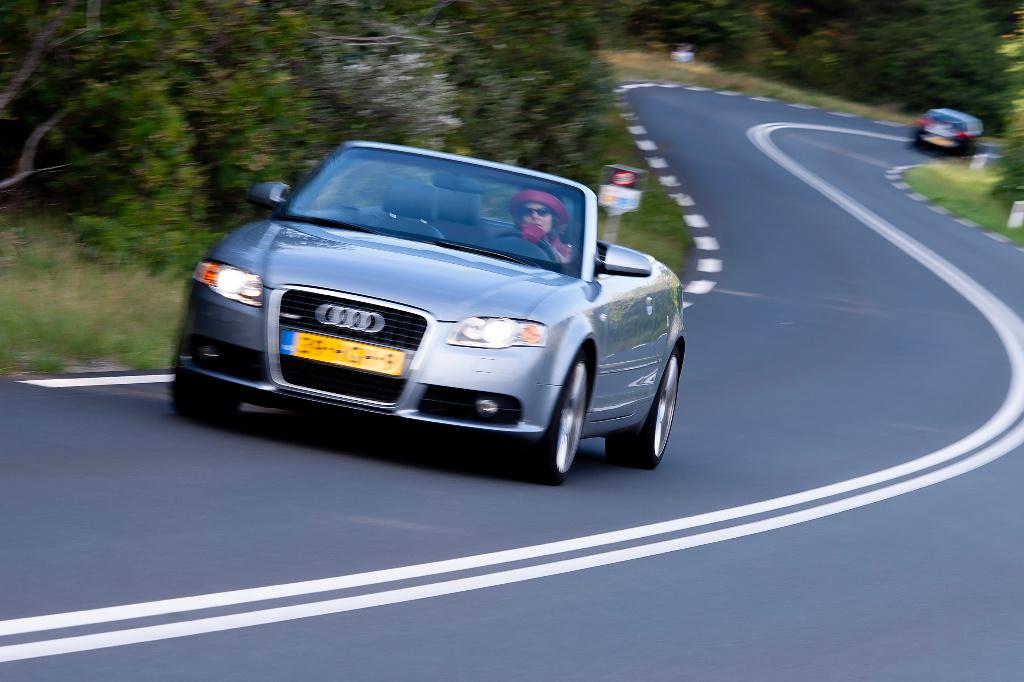 Audi A4 cabriolet 1.8 Turbo multitronic juni 2006, Auto's, Audi, Zwart, 4 cilinders, Cabriolet, 163 pk