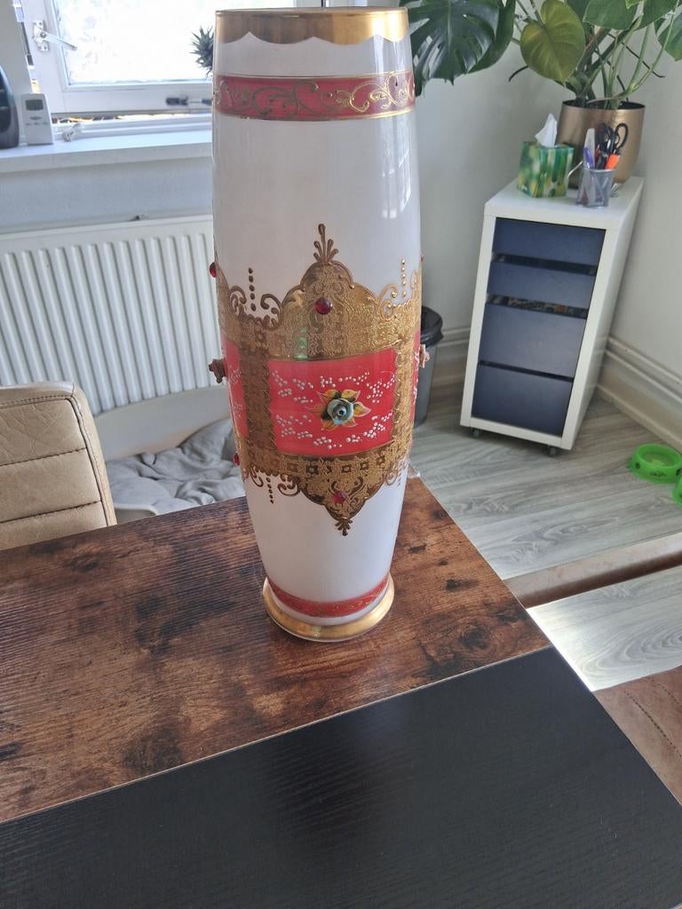 Grote decoratieve vaas met goudkleurige details, Ophalen of Verzenden