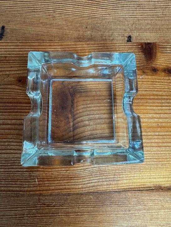 Glazen asbak, vierkant model, Verzamelen, Ophalen of Verzenden, Gebruikt, Asbak