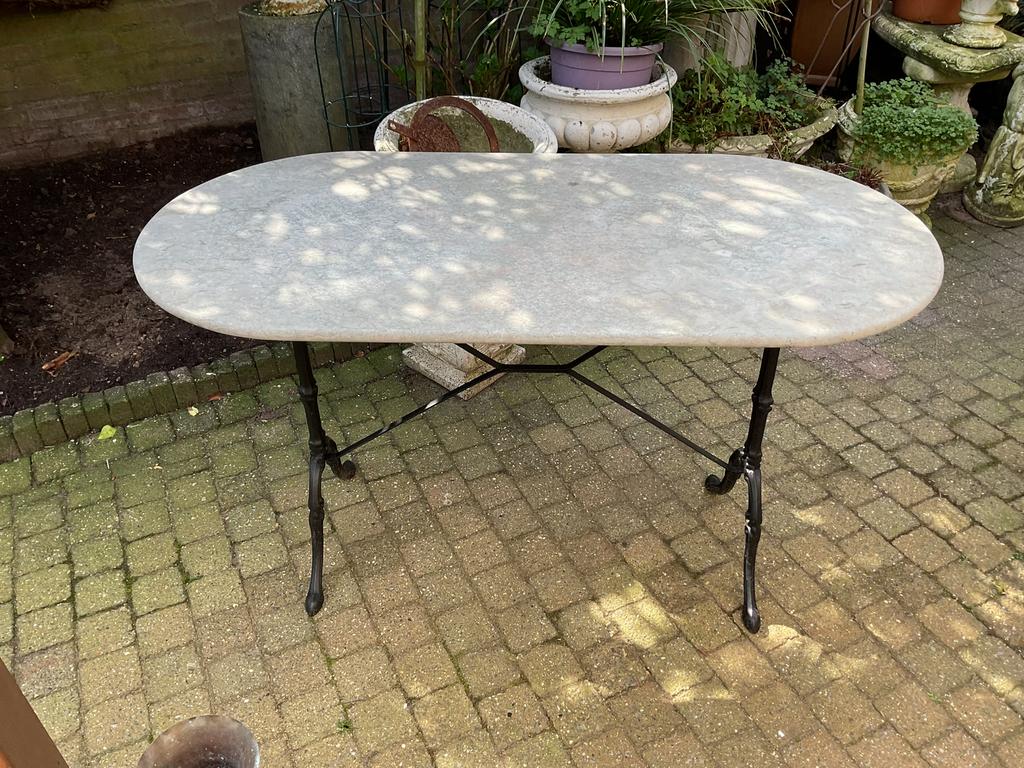 Franse  tuintafel gietijzer met marmeren blad, Ophalen