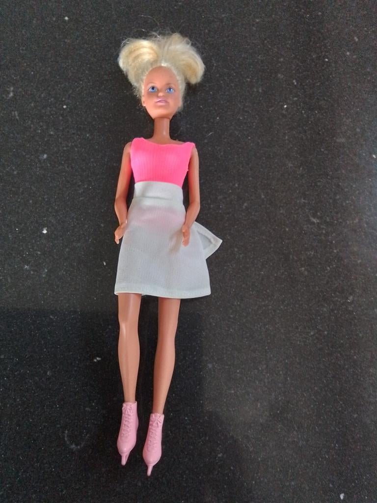 Sindy Hasbro Ijs schaatster pop - Jaren 90, Verzamelen, Poppen, Ophalen of Verzenden, Gebruikt