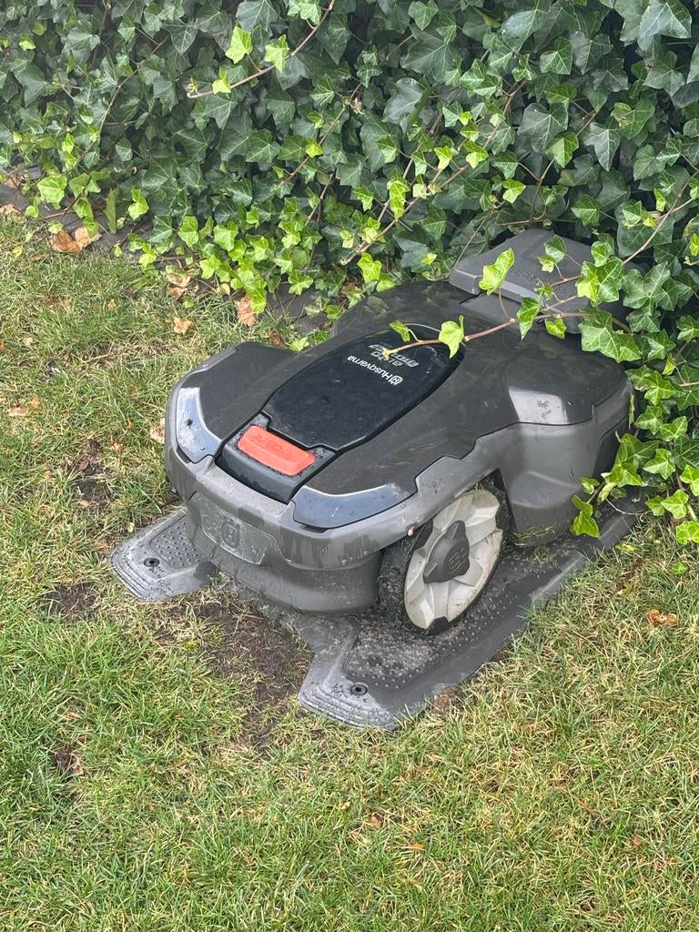 Husqvarna Automower 415X, Ophalen of Verzenden, Gebruikt, 20 tot 25 cm