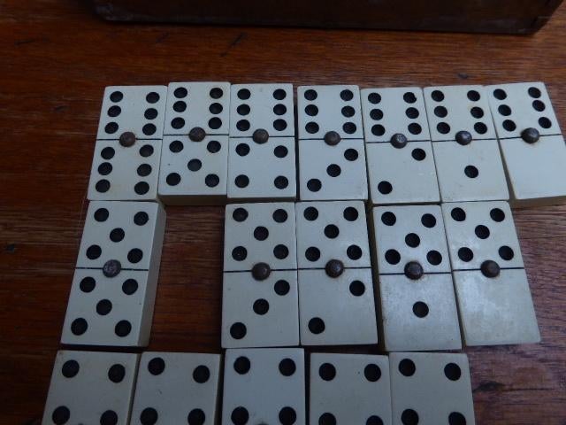 Antiek dominospel met 26 stenen, kunststof, Antiek en Kunst, Ophalen of Verzenden
