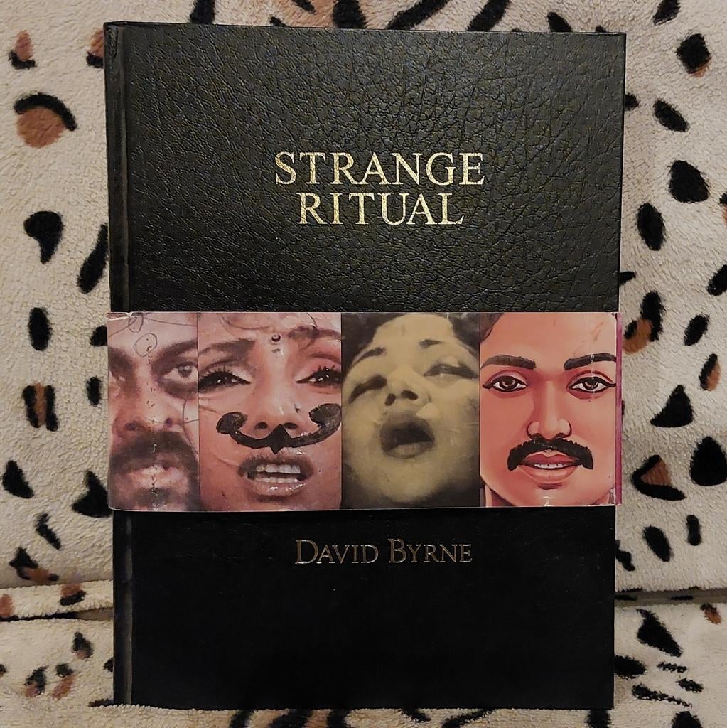 David Byrne, Strange Ritual (Chronicle Books, 1995), Boeken, Ophalen of Verzenden, Zo goed als nieuw