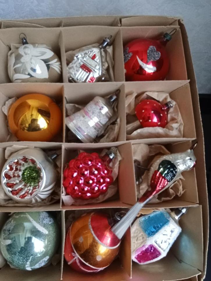Doos GR9 bestaat uit set van 12 oude glazen kerstballen, Diversen, Kerst, Gebruikt, Ophalen of Verzenden