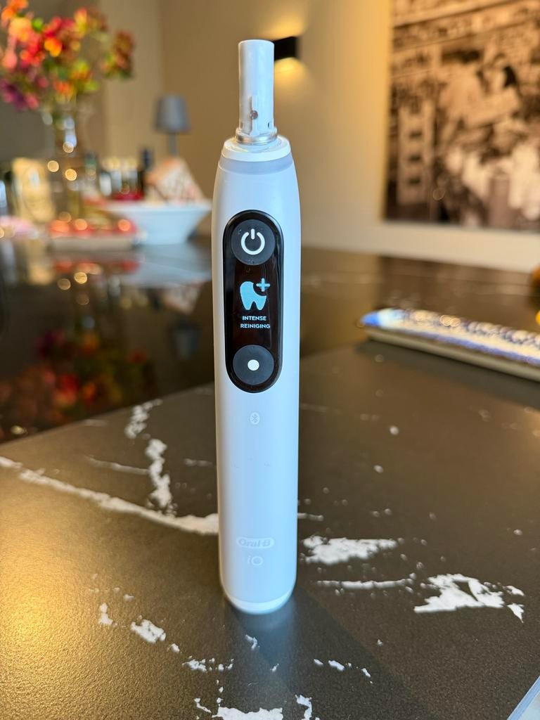 Oral-B iO 6N Elektrische Tandenborstel met Reisetui, Ophalen of Verzenden, Zo goed als nieuw, Mondverzorging