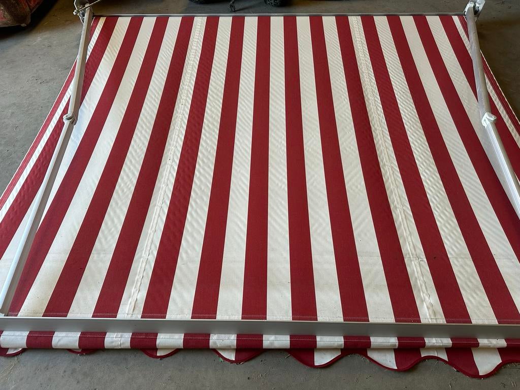 Zonnescherm 3m breed, 2.4m uitval - Zeer goede staat, Tuin en Terras, Zonneschermen, Ophalen of Verzenden, Zo goed als nieuw, 150 tot 300 cm