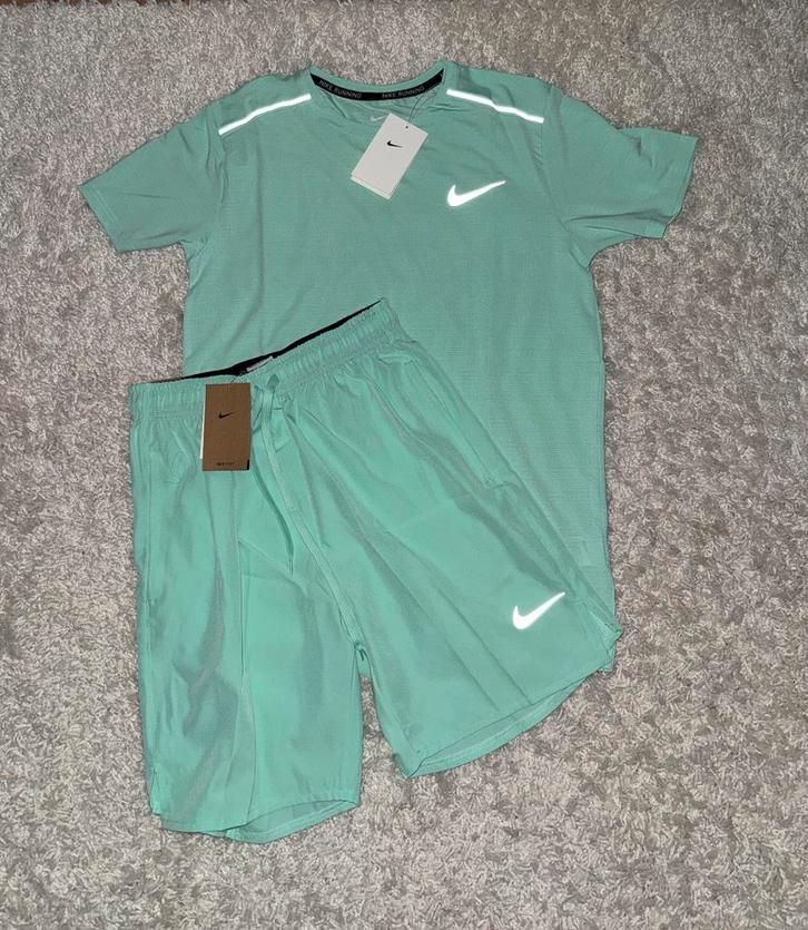 Mint Green Nike Running Set – T-Shirt & Shorts, Kleding | Heren, Sportkleding, Nieuw, Algemeen, Maat 48/50 (M), Groen, Verzenden