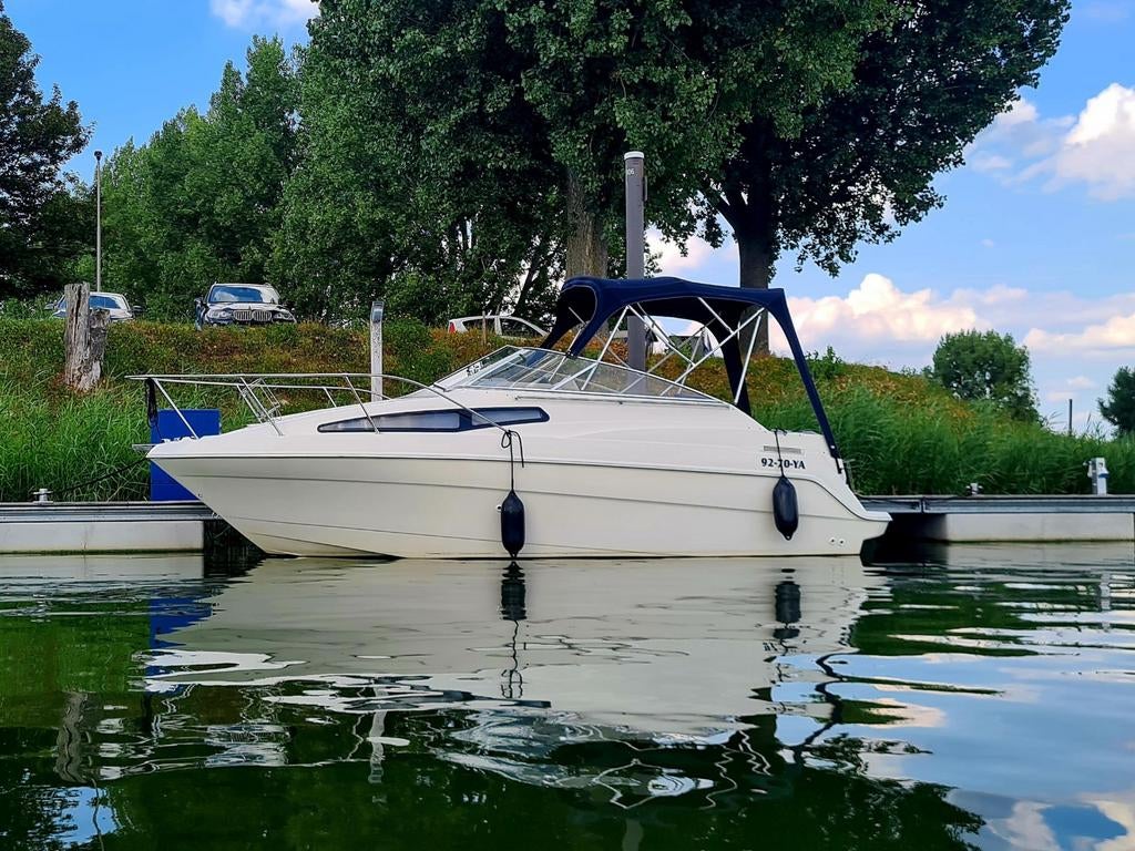 Bayliner 2355, V8, boegschroef, tent, winterzeil, trailer,, Gebruikt, Ophalen of Verzenden, 50 pk of meer, Binnenboordmotor