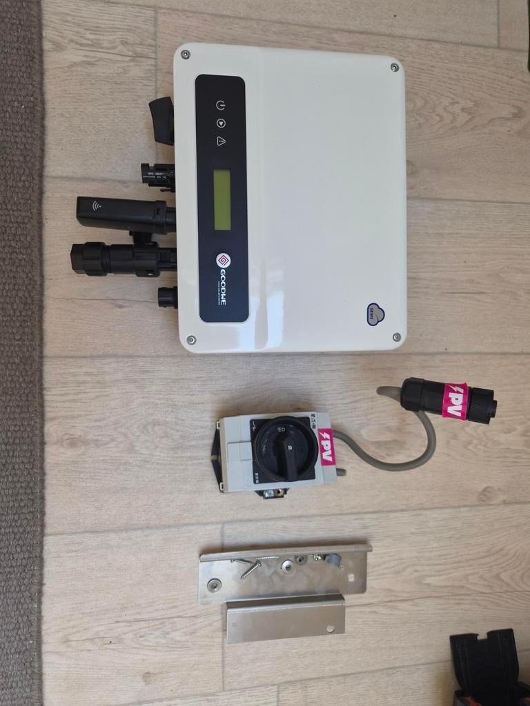 Goodwe GW-3000-XS omvormer voor zonnepanelen, Doe-het-zelf en Verbouw, Elektra en Kabels, Ophalen, Gebruikt, Overige typen