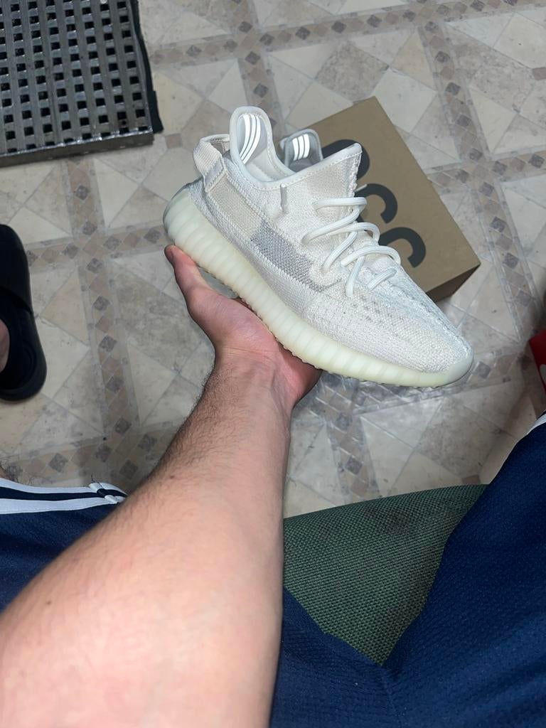 Yeezy 350 V2 Bone, Wit, Nieuw, Ophalen of Verzenden, Sneakers of Gympen