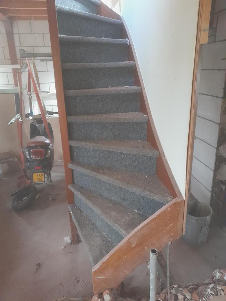 Hardhouten trap met onder en bovenkwart, Doe-het-zelf en Verbouw, Ladders en Trappen, Ophalen, Gebruikt, 2 tot 4 meter