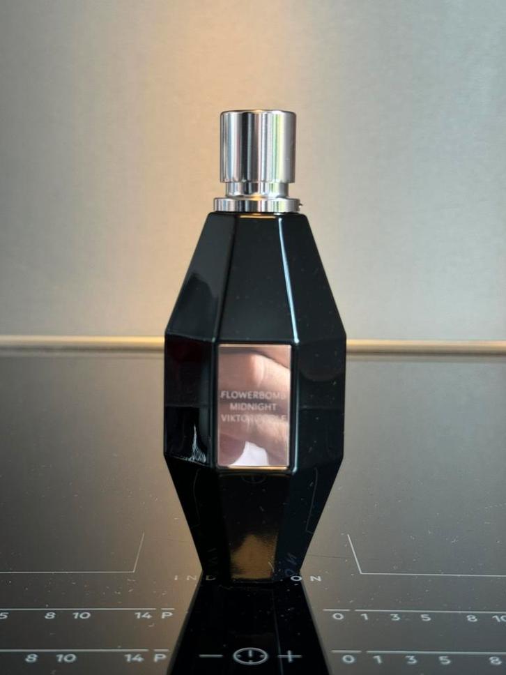Viktor & Rolf flowerbomb midnight 100ml eau de parfum, Sieraden, Tassen en Uiterlijk, Uiterlijk | Parfum, Nieuw, Ophalen of Verzenden
