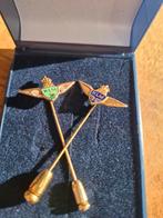 Gouden jubileum spelden KLM, Ophalen, Minder dan 4 cm, Zo goed als nieuw, Met edelsteen