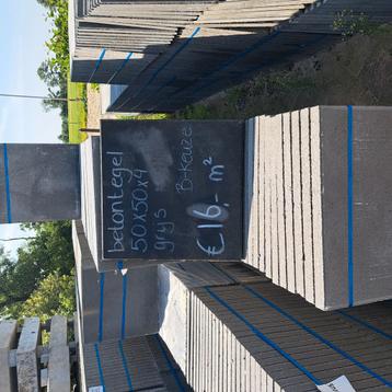 Betontegels 50x50x4 grijs  beschikbaar voor biedingen