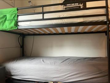 Stoer metalen stapelbed te koop beschikbaar voor biedingen