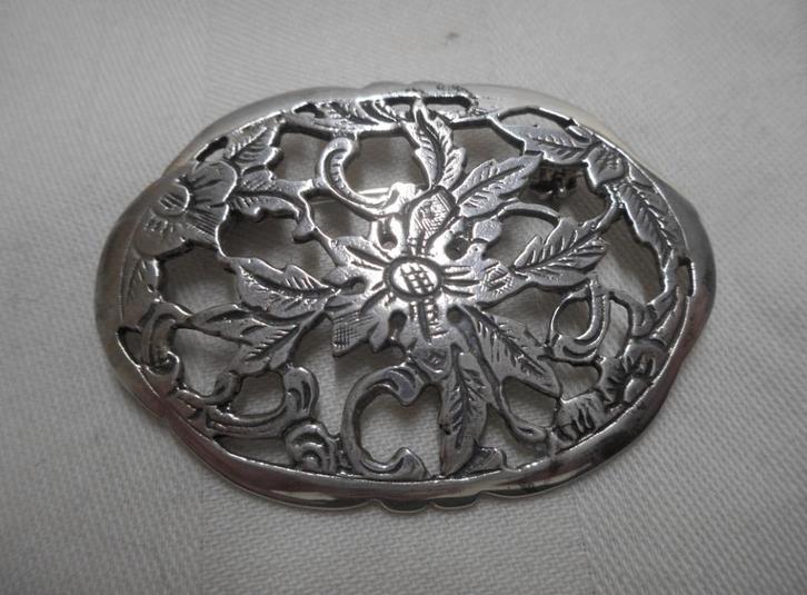 Zilveren vintage broche nr.1212, Sieraden, Tassen en Uiterlijk, Broches, Zo goed als nieuw, Zilver, Zilver, 4 tot 7 cm, Verzenden