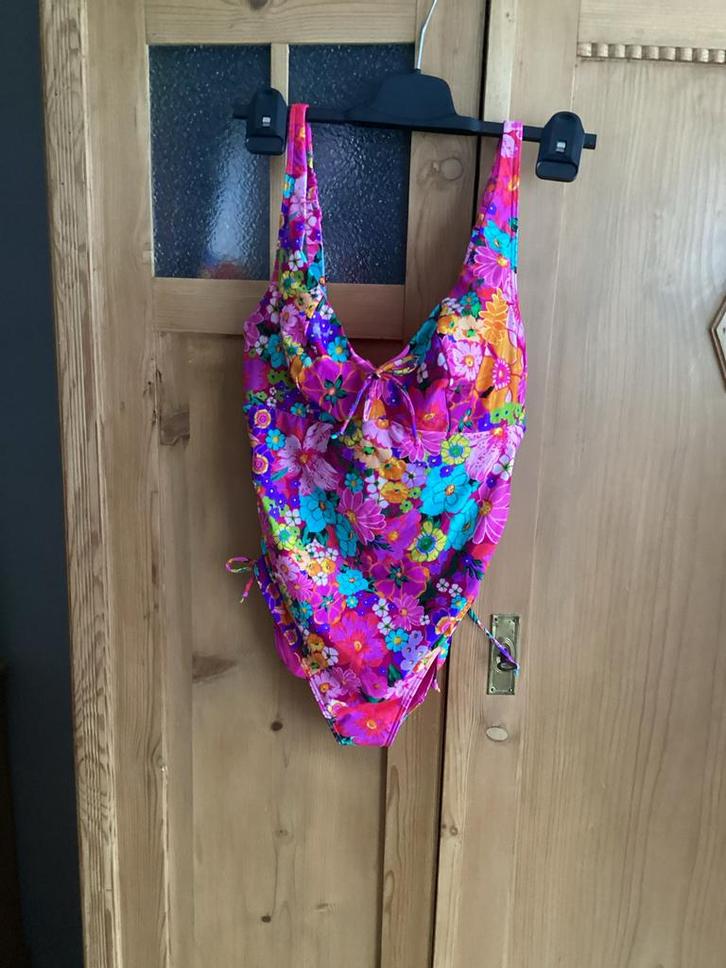 Prima Donna Badpak - Bloemenprint nieuw 75 E vakantie, Kleding | Dames, Badmode en Zwemkleding, Nieuw, Badpak, Roze, Ophalen of Verzenden