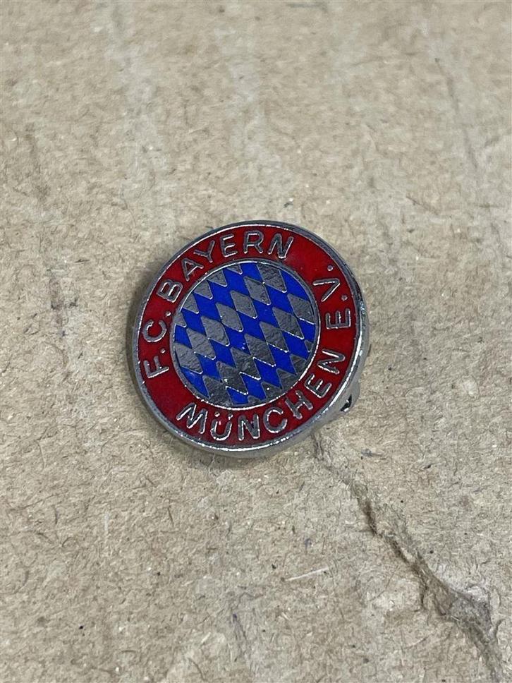 voetbal pin - Bayern Munich Football Club Enamel Pin Badge G, Verzamelen, Speldjes, Pins en Buttons, Zo goed als nieuw, Sport