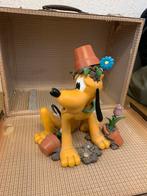 Te koop: Pluto in tuin met potjes, Ophalen, Goofy of Pluto, Gebruikt, Beeldje of Figuurtje