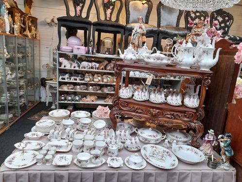 Bij ons heel veel royal albert servies lavender rose los tk, Antiek en Kunst, Antiek | Servies compleet, Ophalen of Verzenden