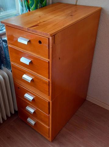 Houten ladenkastje vintage jaren 60 beschikbaar voor biedingen