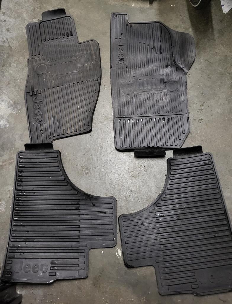 Complete rubberen mattenset voor Jeep Cherokee (KJ/liberty), Ophalen of Verzenden, Gebruikt, Jeep