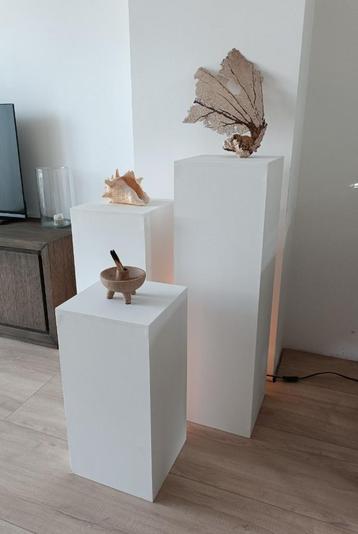 Pilaren set van 3 beschikbaar voor biedingen