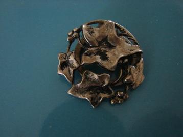 Vintage sjaal clip gemerkt Sasa afbeelding blaadjes. beschikbaar voor biedingen