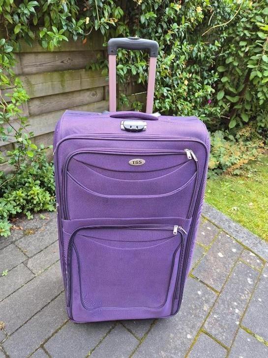 Grote paarse softcase rolkoffer, suitcase, ruimbagage, Sieraden, Tassen en Uiterlijk, Koffers, Gebruikt, Overige materialen, 70 cm of meer