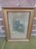 Antieke portretfoto van een echtpaar in goudkleurige lijst., Verzenden