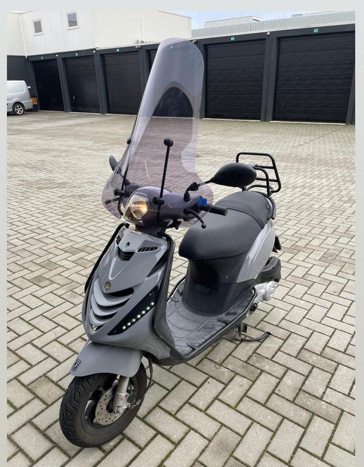 Piaggio Zip 50 C25 light grey, Fietsen en Brommers, Scooters | Piaggio, Zo goed als nieuw, Zip, Benzine, Ophalen