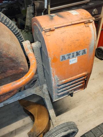 Grote atika betonmolen  beschikbaar voor biedingen