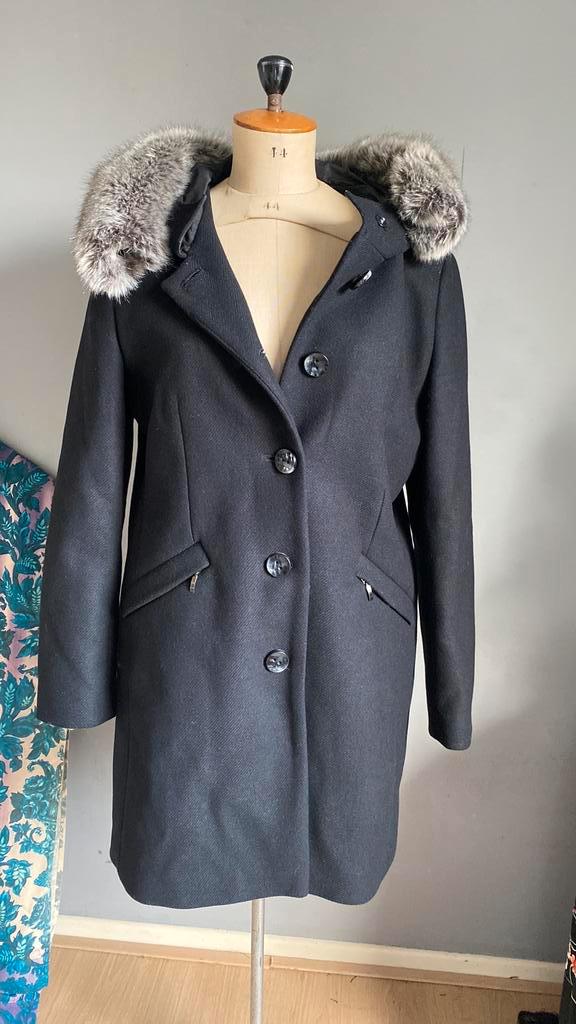Zwart wollen winterjas met capuchon, Kleding | Dames, Jassen | Winter, Zo goed als nieuw, Maat 42/44 (L), Zwart, Ophalen of Verzenden