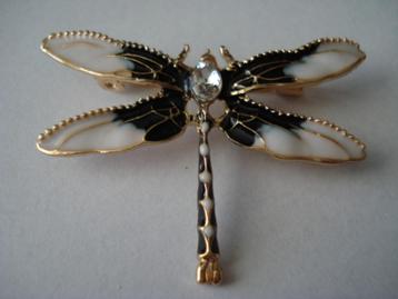 Libelle broche beschikbaar voor biedingen