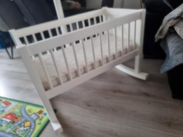 Babywiegje beschikbaar voor biedingen