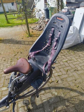 Yepp Maxi fietsstoeltje achter (zwart) beschikbaar voor biedingen